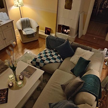 Den Unika Sekelskiftsvaningen. Apartman Norrtälje Kültér fotó