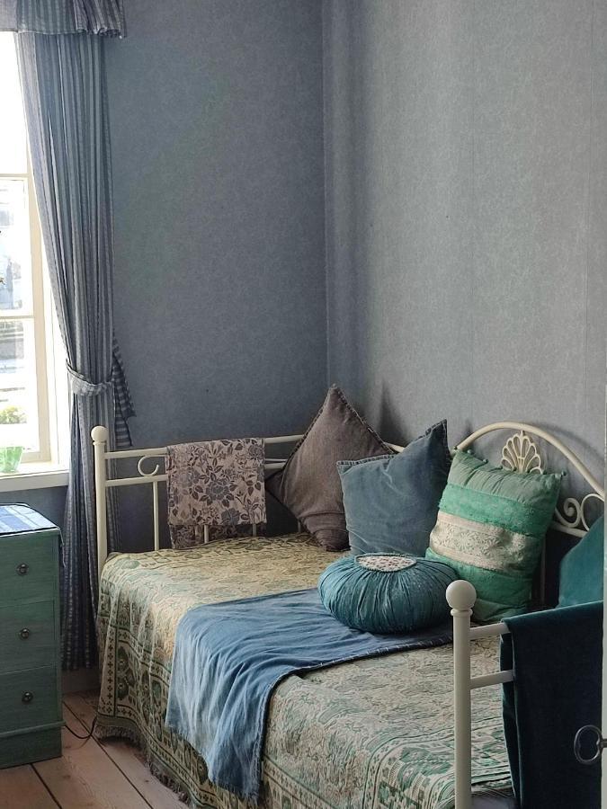 Den Unika Sekelskiftsvaningen. Apartman Norrtälje Kültér fotó