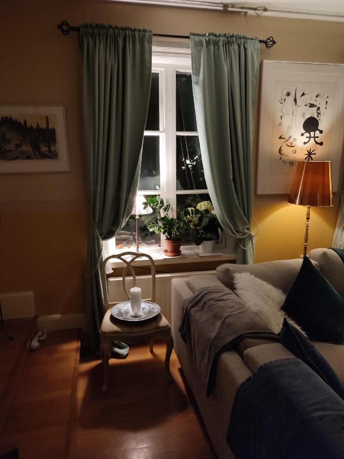 Den Unika Sekelskiftsvaningen. Apartman Norrtälje Kültér fotó