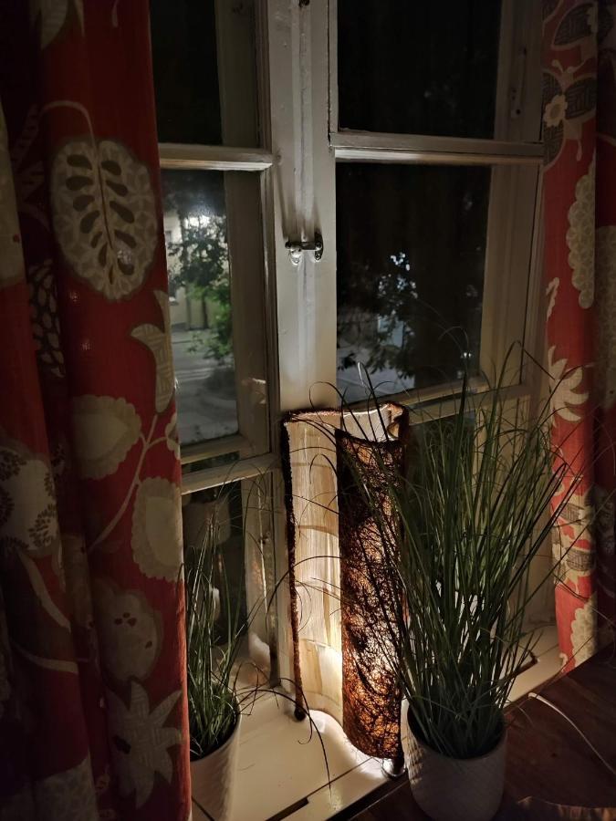 Den Unika Sekelskiftsvaningen. Apartman Norrtälje Kültér fotó