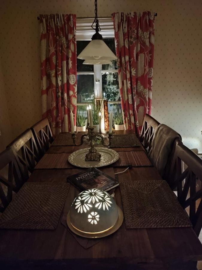 Den Unika Sekelskiftsvaningen. Apartman Norrtälje Kültér fotó